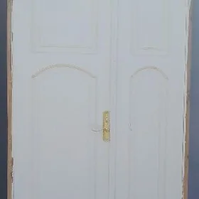 agaçdan ýasalan ýarma gapy