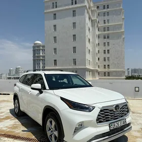 Toyota Highlander 2021