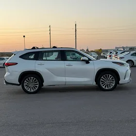 Toyota Highlander 2021