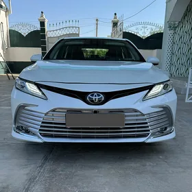 Toyota Camry 2021