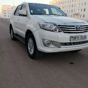 Toyota Fortuner 2014