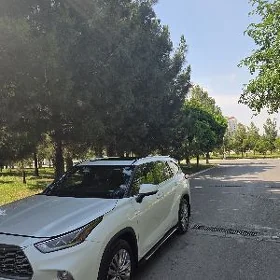 Toyota Highlander 2021