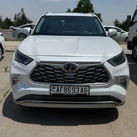 Toyota Highlander 2021