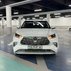 Toyota Highlander 2021