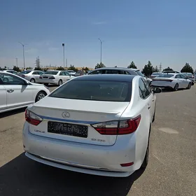 Lexus ES 350 2016