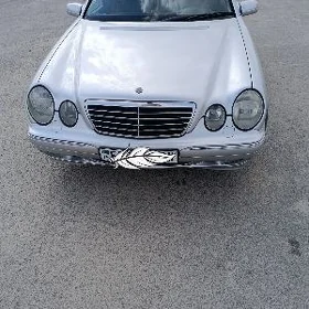 Mercedes-Benz E320 2001