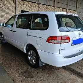 Toyota Sienna 2001
