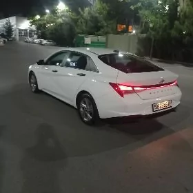 Hyundai Elantra 2022