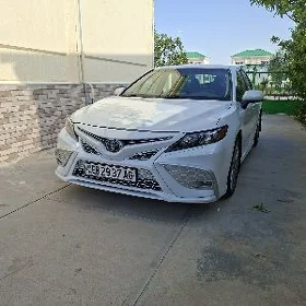 Toyota Camry 2021