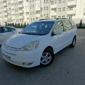 Toyota Sienna 2004