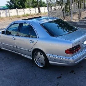 Mercedes-Benz E320 2001