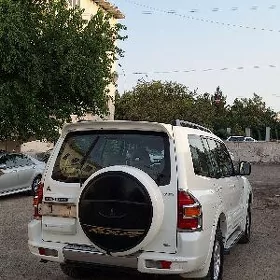 Mitsubishi Pajero 2002