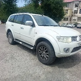 Mitsubishi Pajero 2011