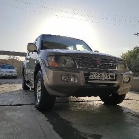Mitsubishi Montero 2002