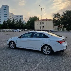 Hyundai Elantra 2022
