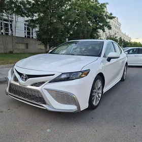 Toyota Camry 2021