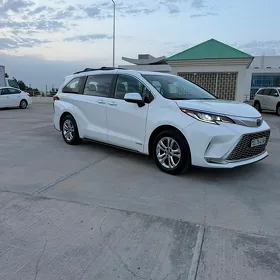 Toyota Sienna 2021
