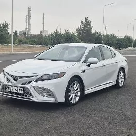 Toyota Camry 2021