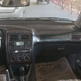 Toyota Avensis 2001