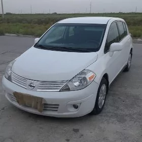 Nissan Versa 2011