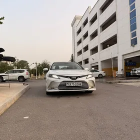 Toyota Camry 2019