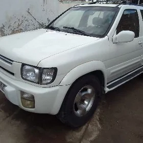 Infiniti QX4 1999