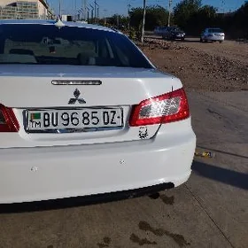 Mitsubishi Galant 2009