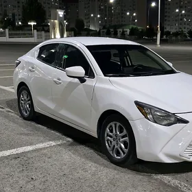 Toyota Yaris 2016