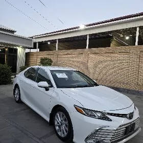 Toyota Camry 2021