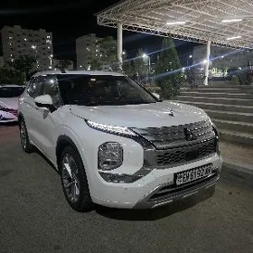 Mitsubishi Outlander 2025