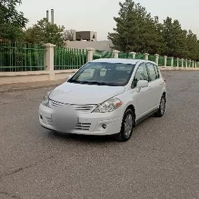 Nissan Versa 2011
