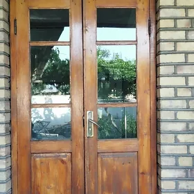 двери