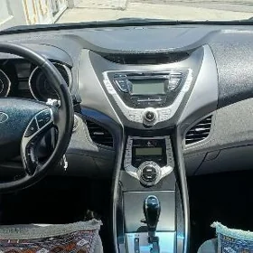 Hyundai Elantra 2012