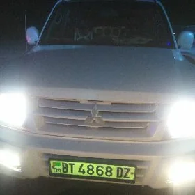 Mitsubishi Montero 2001