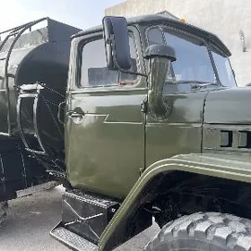 Ural 4320 1995