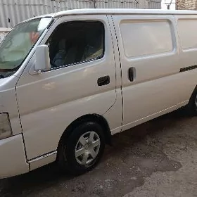 Nissan Urvan 2003