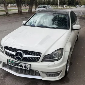 Mercedes-Benz C350 2011