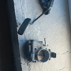 zaslonka  hem pedal