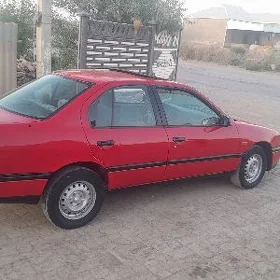 Nissan Primera 1992