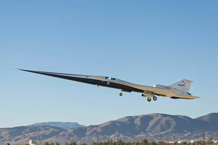 Экспериментальный самолет NASA X-59 впервые преодолел звуковой барьер