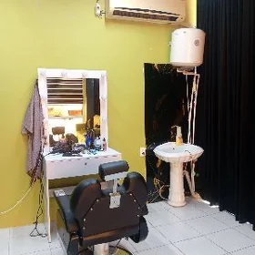Salon dellekhana oglan