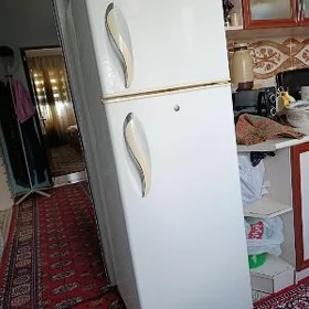 HOLODILNIK LG 2 KAMERA