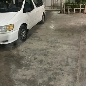 Toyota Sienna 2001
