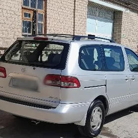Toyota Sienna 2002