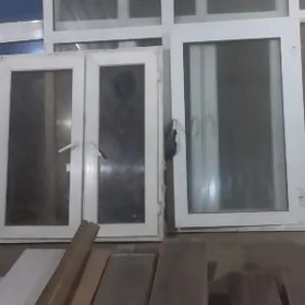 Aýna Gapylar