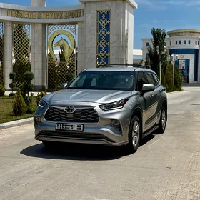 Toyota Highlander 2021