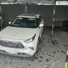 Toyota Highlander 2021