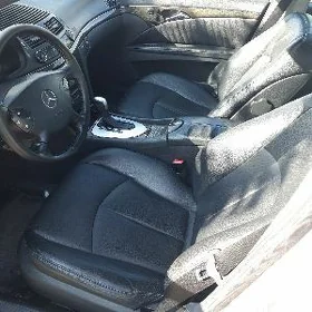 Mercedes-Benz E320 2005