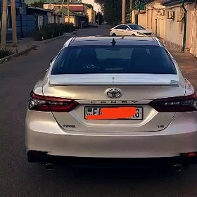 Toyota Camry 2021