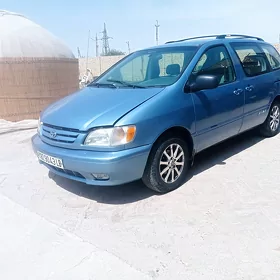 Toyota Sienna 2002